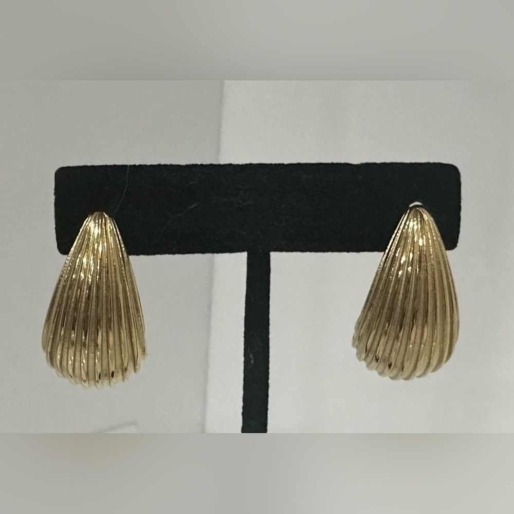 Chic Gold-Toned Shell Earrings